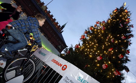 Light the Christmas tree by bike